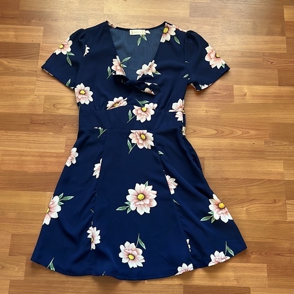 Altar’d State women’s navy blue and pink short sleeve floral dress Size Small - Picture 4 of 8